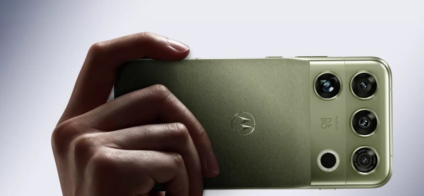 Motorola Signature 27 flagship smartphone with 200MP periscope telephoto camera and premium textured rear design