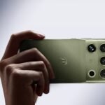 Motorola Signature 27 flagship smartphone with 200MP periscope telephoto camera and premium textured rear design