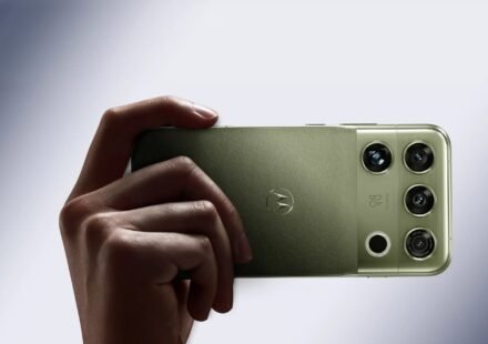 Motorola Signature 27 flagship smartphone with 200MP periscope telephoto camera and premium textured rear design