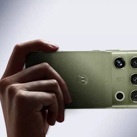 Motorola Signature 27 flagship smartphone with 200MP periscope telephoto camera and premium textured rear design